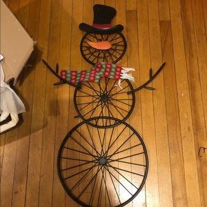 Adorable snowman/bicycle wheel hanging ⛄️